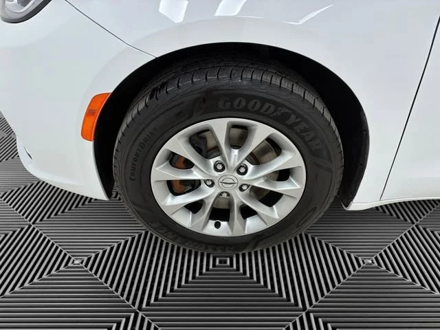 Used 2024 Chrysler Pacifica - photo 10