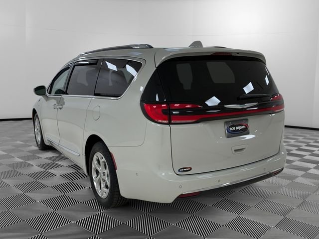 Used 2021 Chrysler Pacifica - photo 2