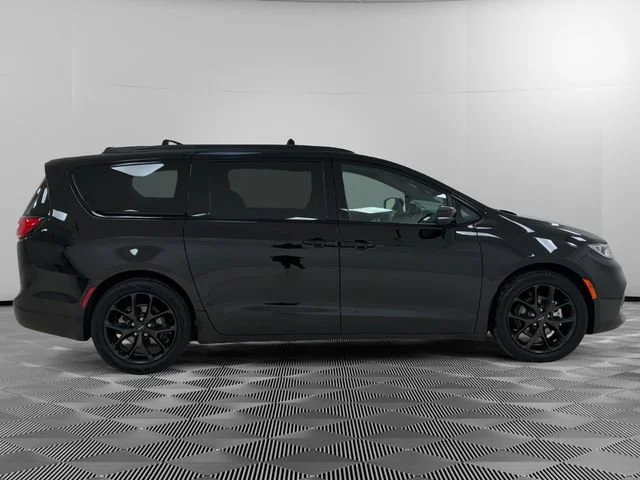 Used 2025 Chrysler Pacifica - photo 6