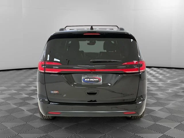 Used 2025 Chrysler Pacifica - photo 5