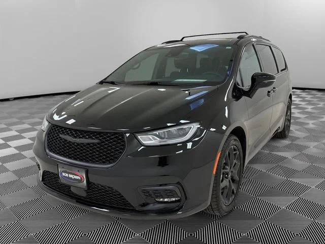 Used 2025 Chrysler Pacifica - photo 9