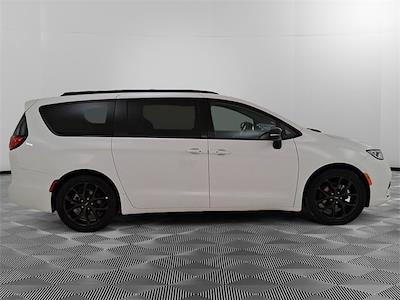 Used 2025 Chrysler Pacifica Limited Minivan for sale #P530618 - photo 2