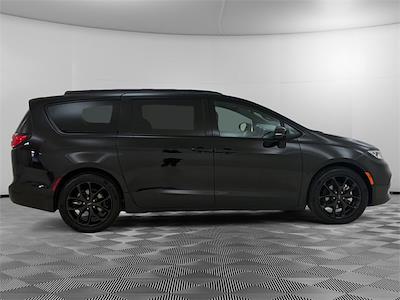 Used 2025 Chrysler Pacifica Limited Minivan for sale #P535280 - photo 2