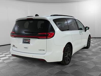 Used 2025 Chrysler Pacifica - photo 1
