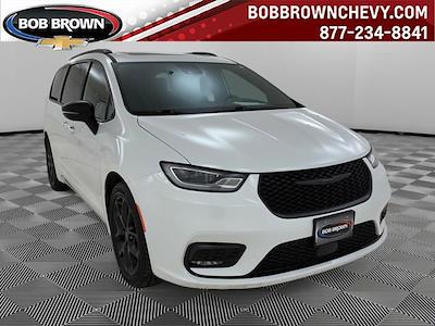 Used 2025 Chrysler Pacifica - photo 1