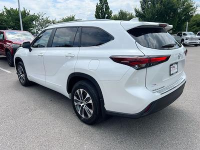Used 2025 Toyota Highlander XLE AWD SUV for sale #107995M - photo 2