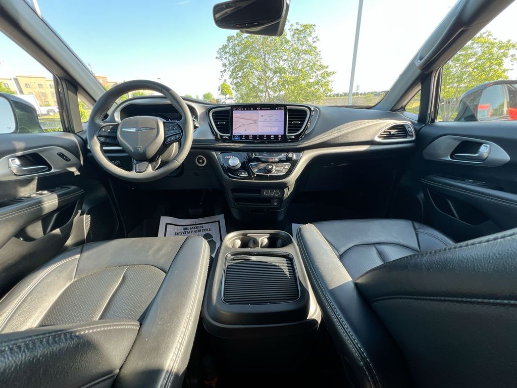 Used 2022 Chrysler Pacifica - photo 10