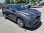 Used 2022 Toyota Highlander Platinum AWD SUV for sale #R272872A - photo 1