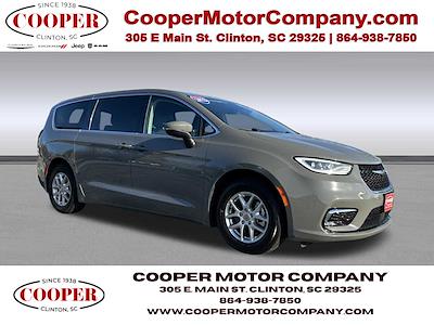 Used 2023 Chrysler Pacifica Touring L Minivan for sale #531295 - photo 1