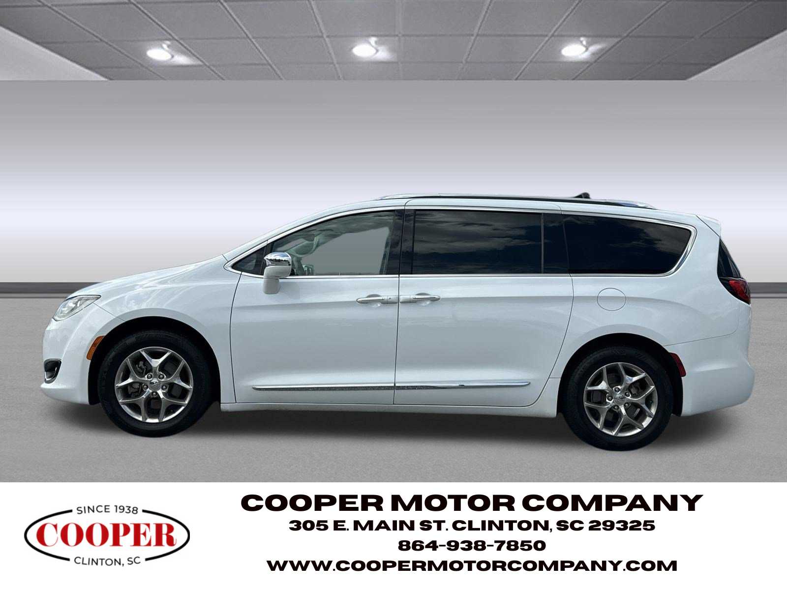 Used 2017 Chrysler Pacifica - photo 2