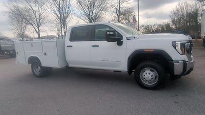 2025 GMC Sierra 3500 Crew Cab 4WD, Cab Chassis for sale #F1350290 - photo 2