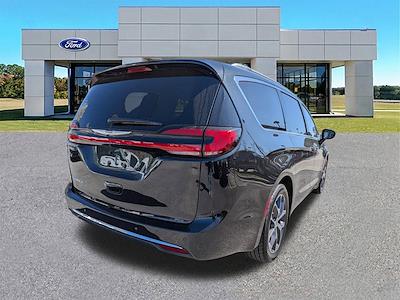 Used 2022 Chrysler Pacifica - photo 1