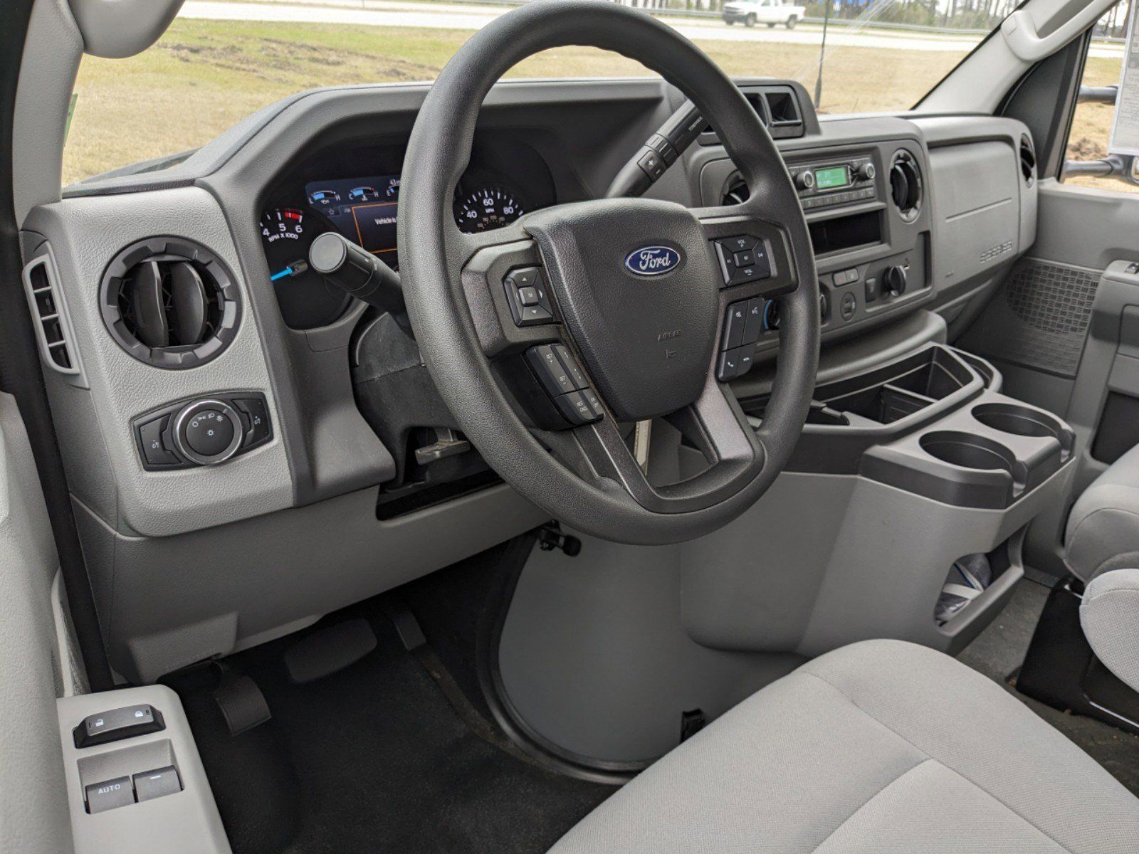 Used 2024 Ford E-450 - photo 16