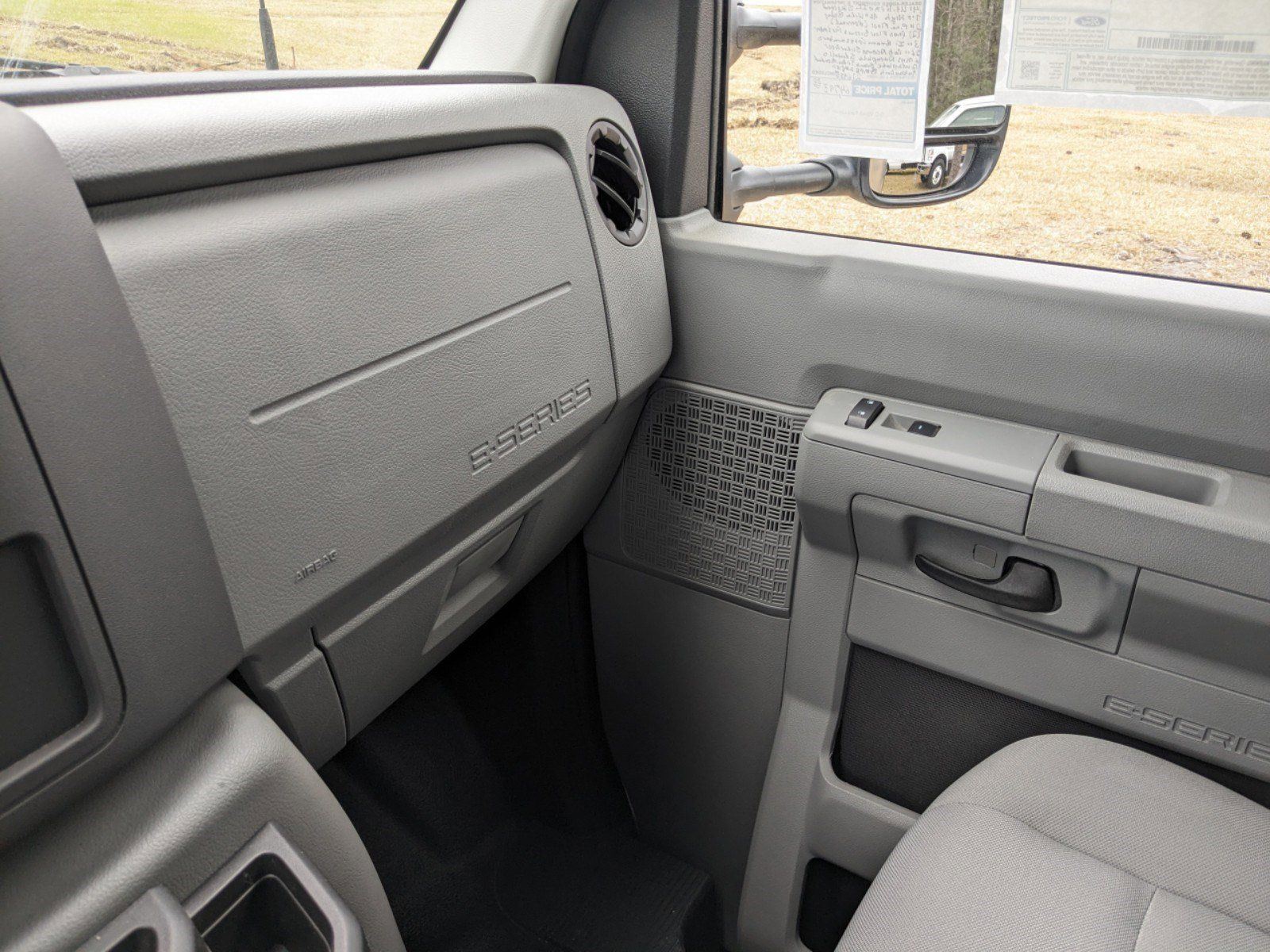 Used 2024 Ford E-450 - photo 17