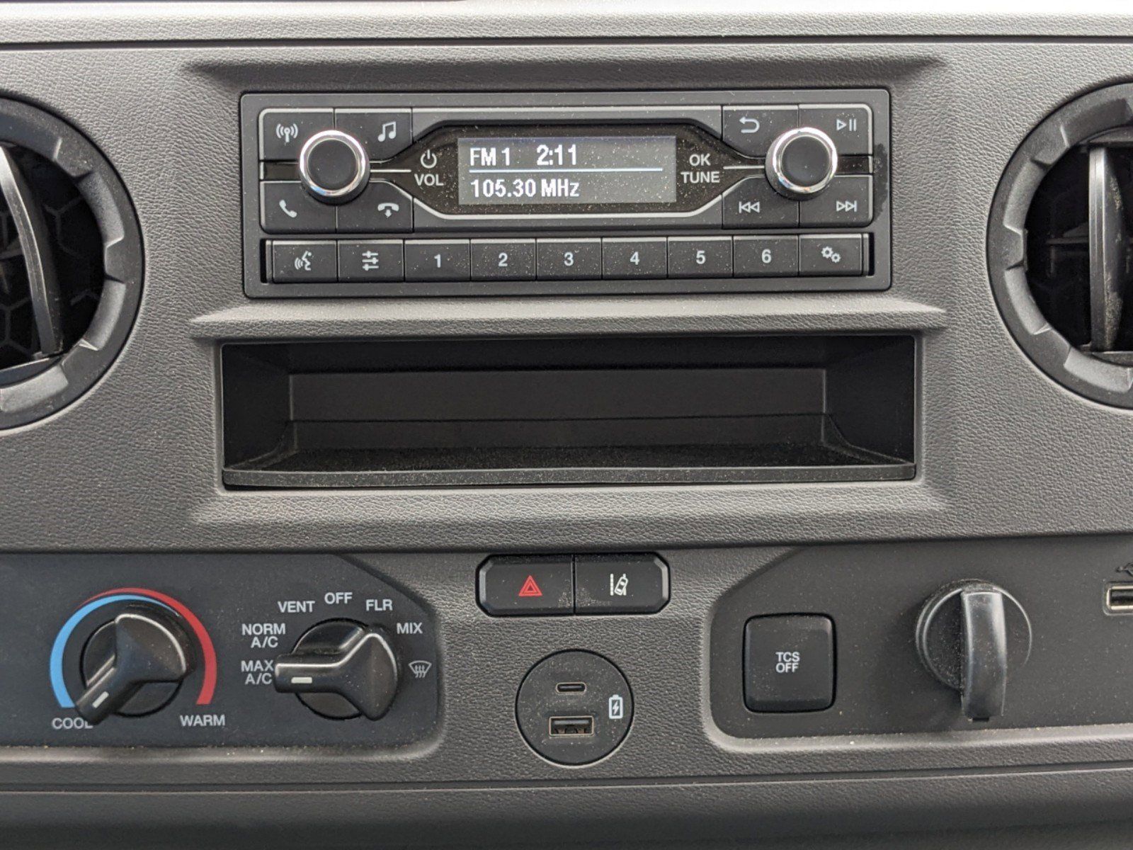 Used 2024 Ford E-450 - photo 18