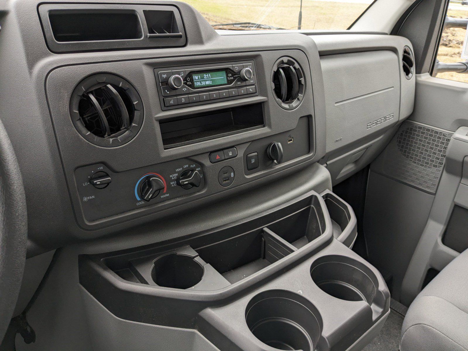 Used 2024 Ford E-450 - photo 19