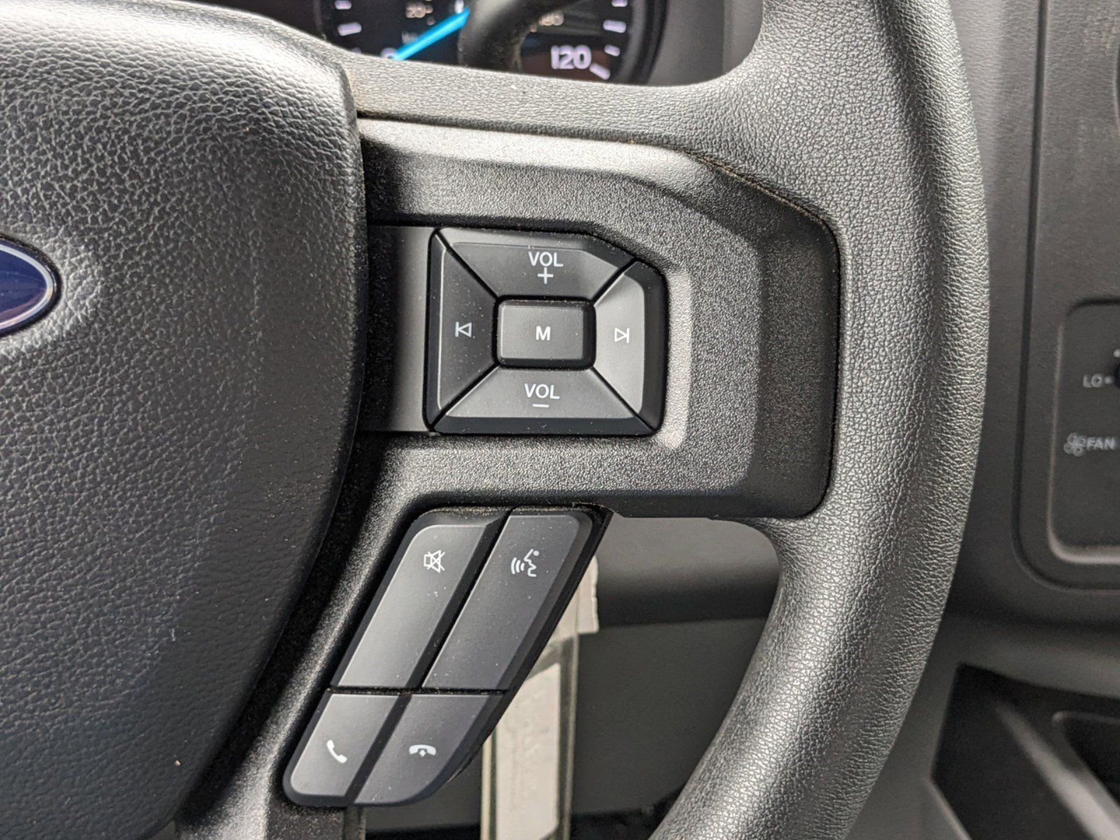 Used 2024 Ford E-450 - photo 23
