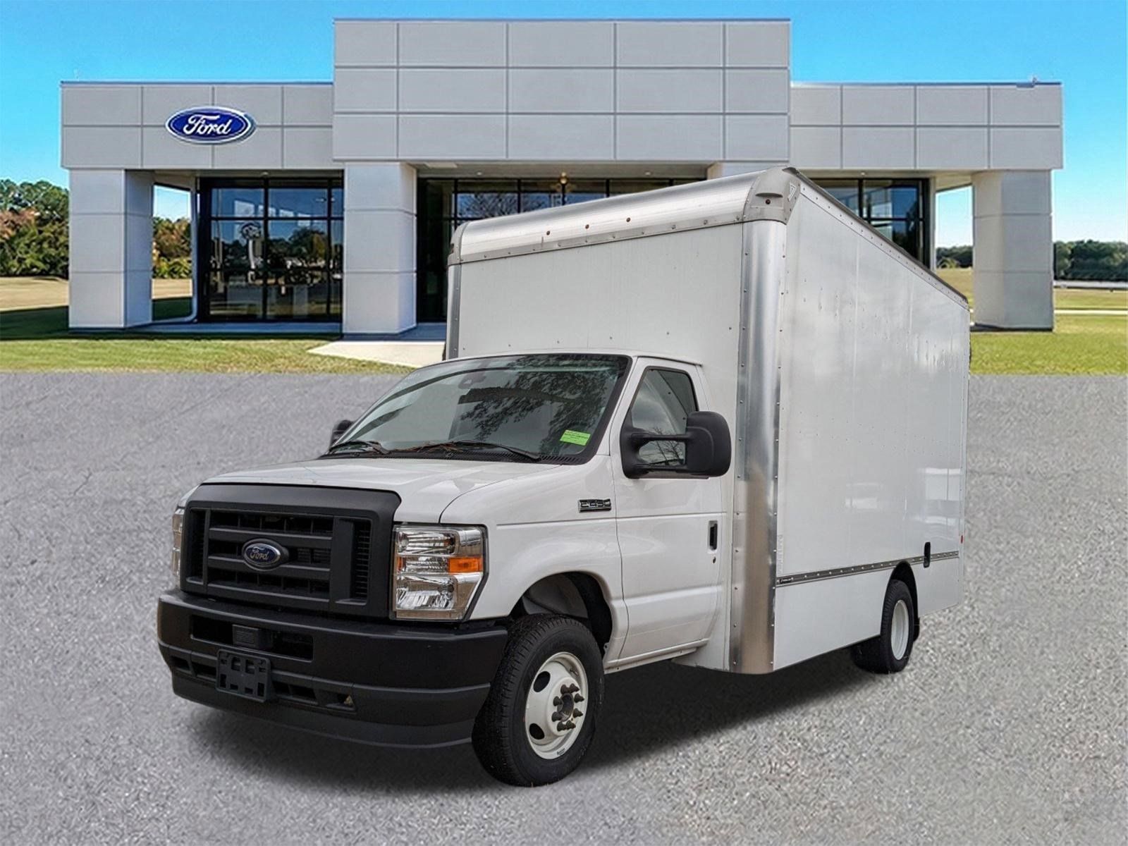 Used 2024 Ford E-450 - photo 8