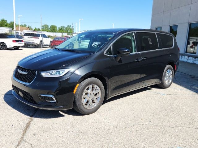 Used 2023 Chrysler Pacifica - photo 5