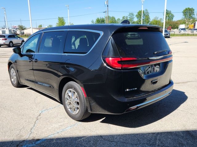 Used 2023 Chrysler Pacifica - photo 6
