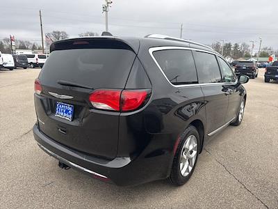 Used 2018 Chrysler Pacifica - photo 1