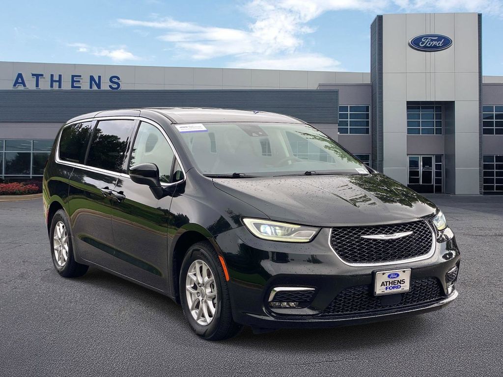 Used 2023 Chrysler Pacifica - photo 1