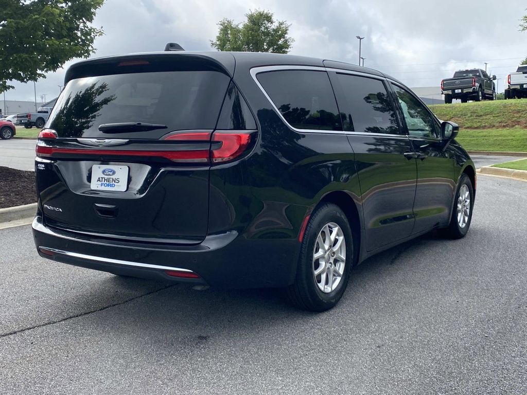 Used 2023 Chrysler Pacifica - photo 6