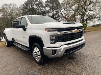 Used 2025 Chevrolet Silverado 3500 - photo 1