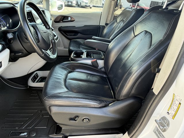 Used 2017 Chrysler Pacifica - photo 13