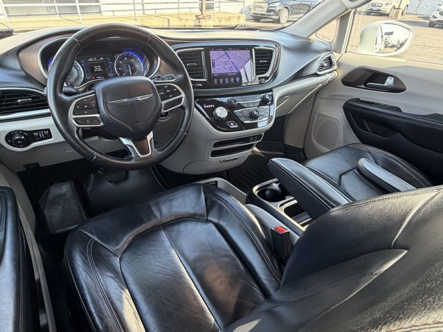 Used 2017 Chrysler Pacifica - photo 22