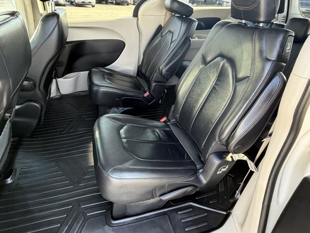 Used 2017 Chrysler Pacifica - photo 23