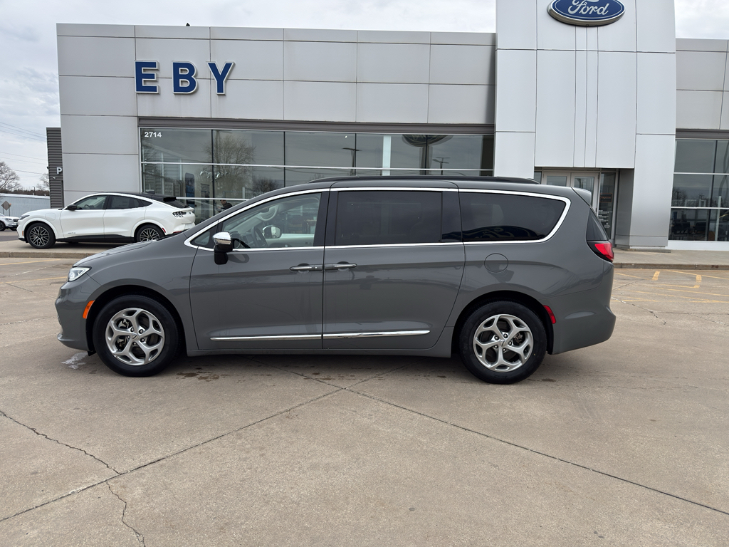 Used 2023 Chrysler Pacifica - photo 6