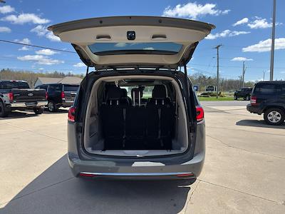 Used 2023 Chrysler Pacifica - photo 2