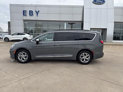 Used 2023 Chrysler Pacifica - photo 1