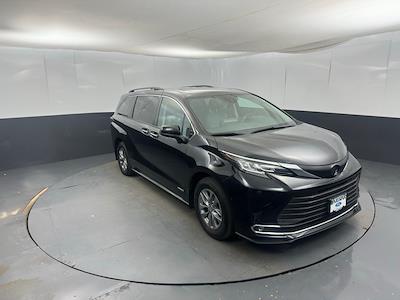Used 2021 Toyota Sienna XLE AWD Minivan for sale #CP5825 - photo 1