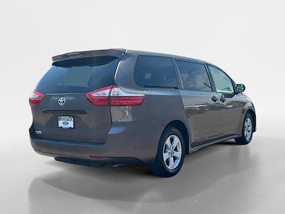 2019 Toyota Sienna 4x2 Minivan for sale #CP6369 - photo 2