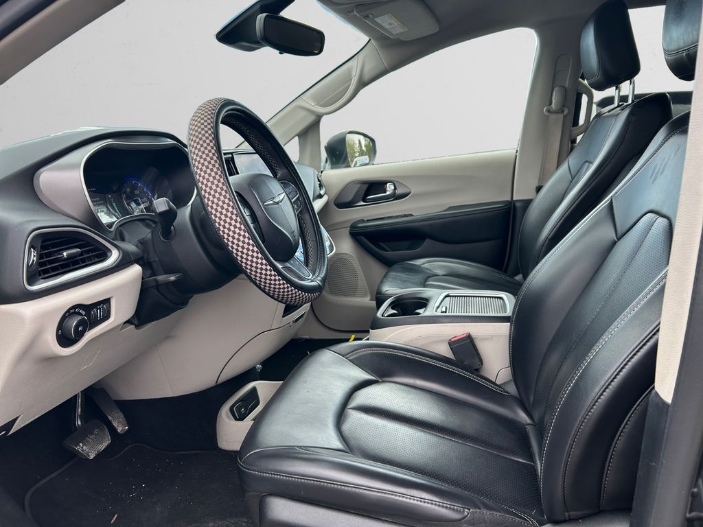 Used 2023 Chrysler Pacifica - photo 11