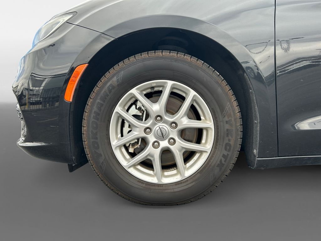 Used 2023 Chrysler Pacifica - photo 16