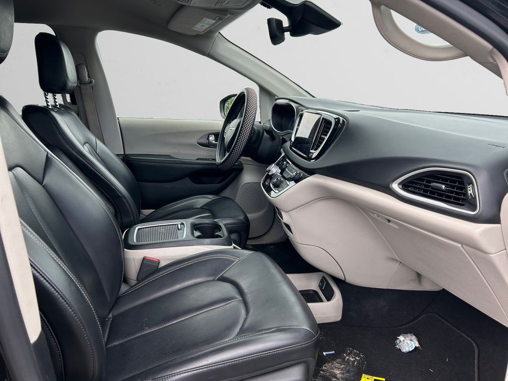 Used 2023 Chrysler Pacifica - photo 17