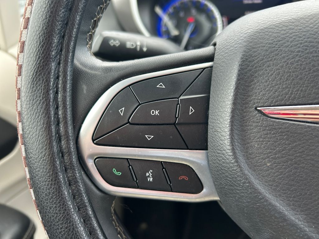 Used 2023 Chrysler Pacifica - photo 21