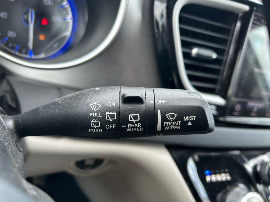 Used 2023 Chrysler Pacifica - photo 24