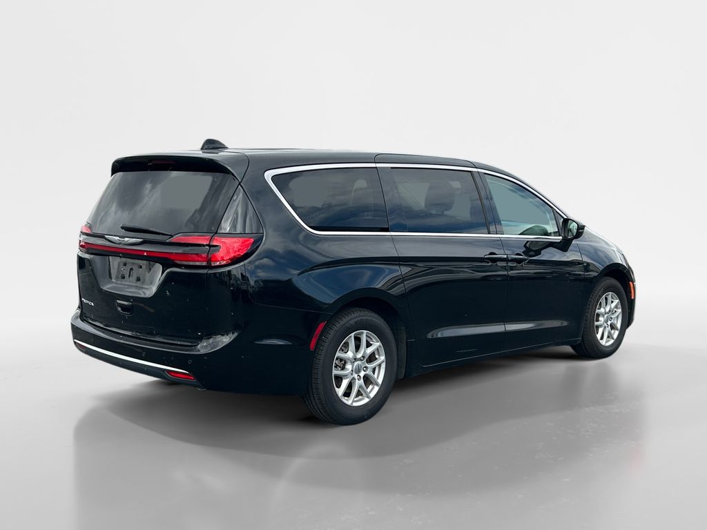 Used 2023 Chrysler Pacifica - photo 6