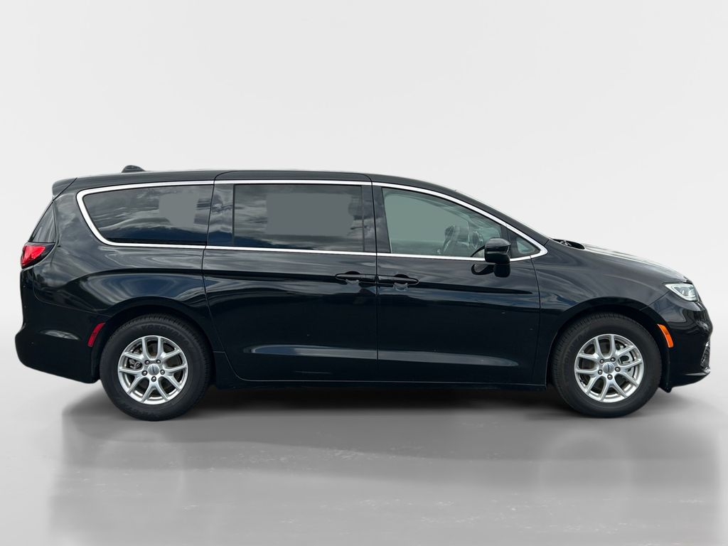 Used 2023 Chrysler Pacifica - photo 7