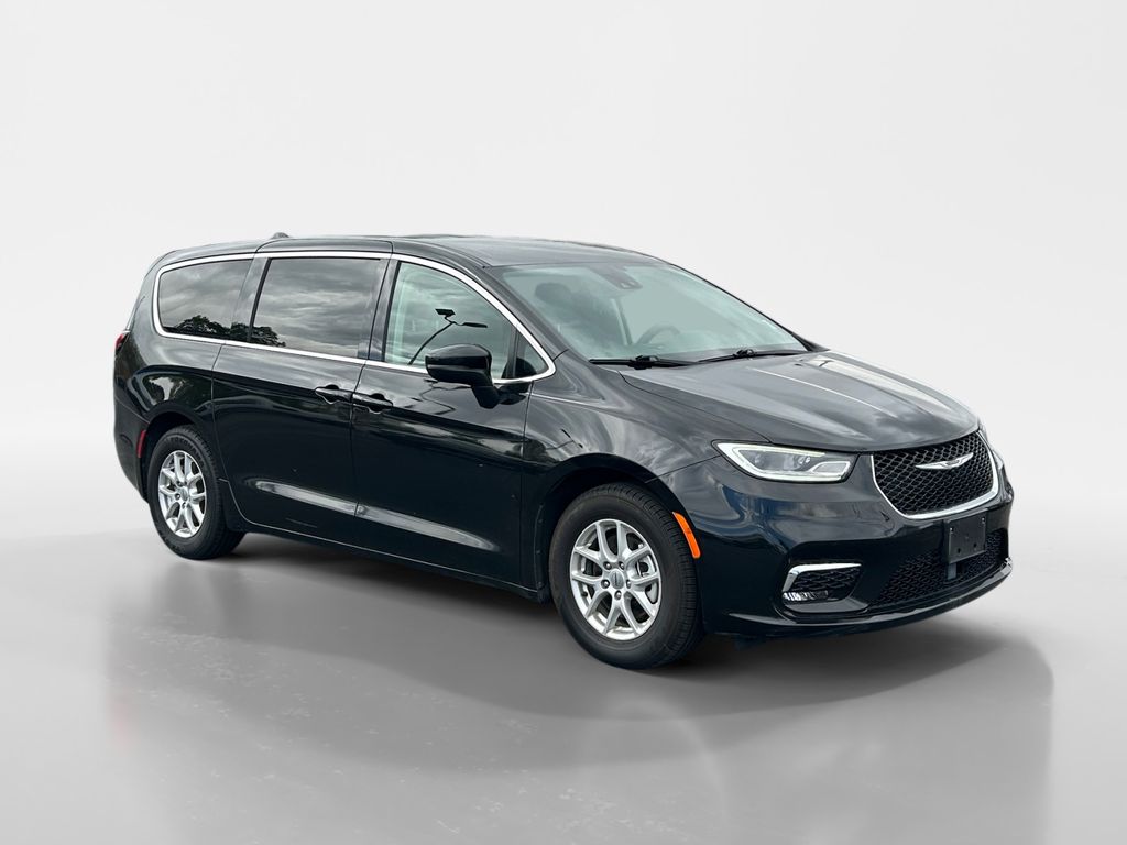 Used 2023 Chrysler Pacifica - photo 9
