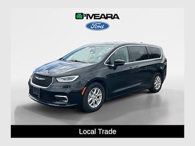 Used 2023 Chrysler Pacifica - photo 1