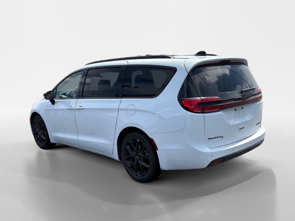 Used 2025 Chrysler Pacifica - photo 5