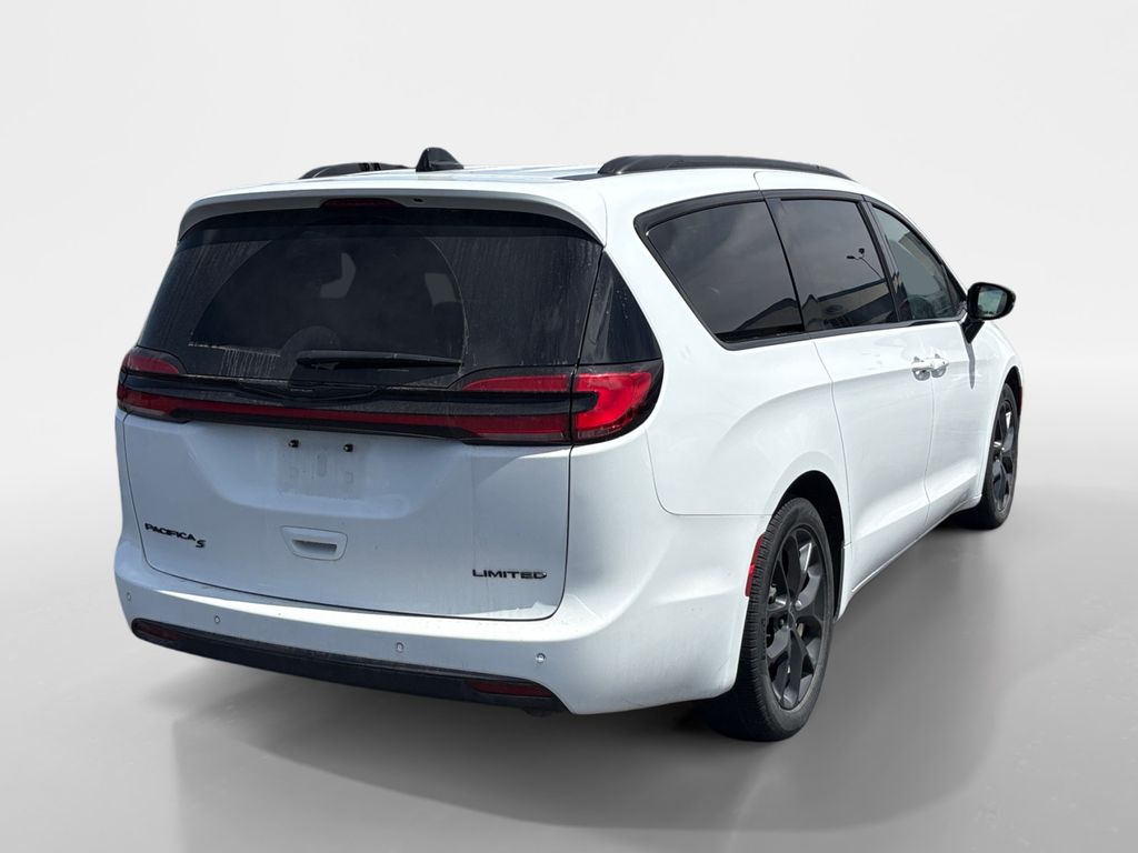 Used 2025 Chrysler Pacifica - photo 7
