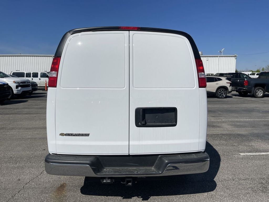 New 2026 Chevrolet Express 2500 - photo 5