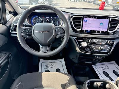 Used 2022 Chrysler Pacifica - photo 1