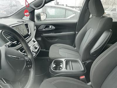 Used 2022 Chrysler Pacifica Touring Minivan for sale #PCA103125 - photo 2